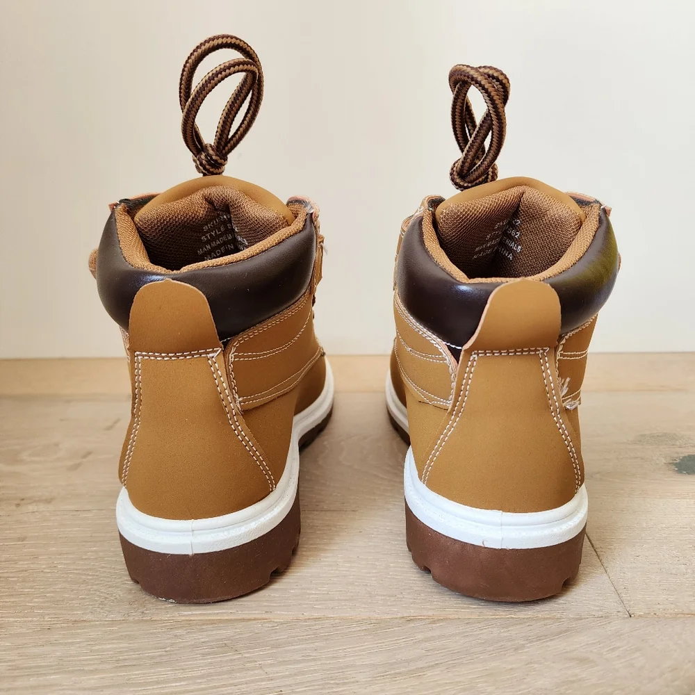 NWOT ZARA KIDS UNISEX KHAKI WINTER BOOTS SIZE 13T